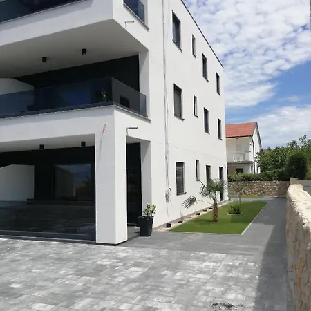 Golden Sunset 2 * נייביצה