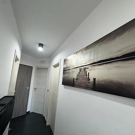 Golden Sunset 2 נייביצה