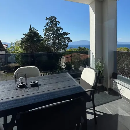 Golden Sunset 2 דירה נייביצה