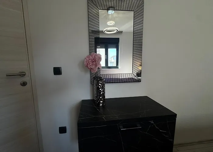 Golden Sunset 2 Apartment Njivice