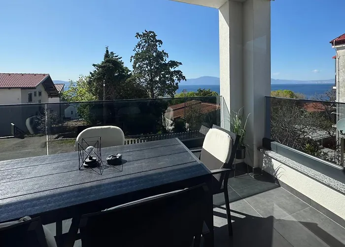 Golden Sunset 2 Apartment Njivice